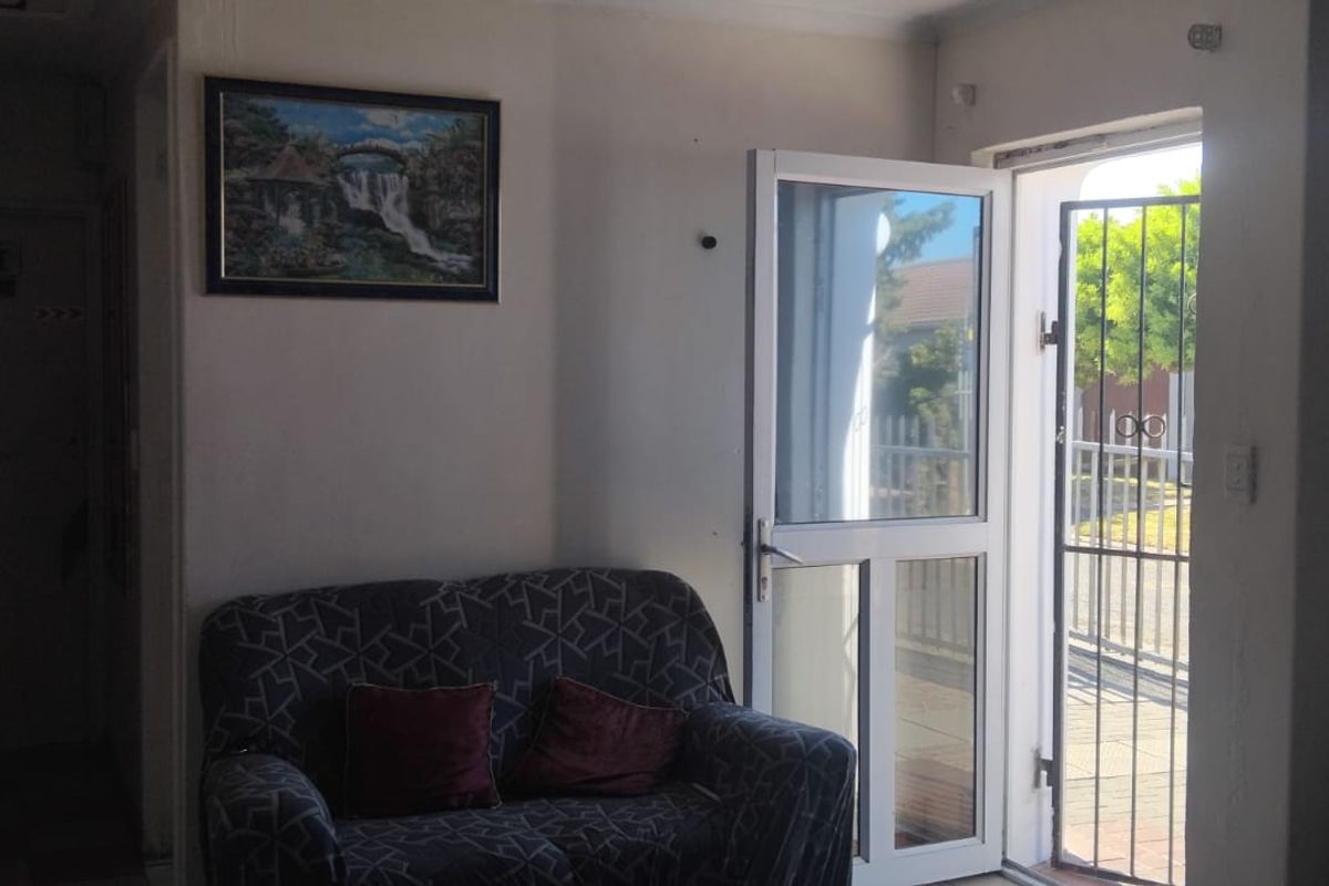 Charming 3-Bedroom Family Home with Granny Flat in Tranquil Neighborhood - Photo 3