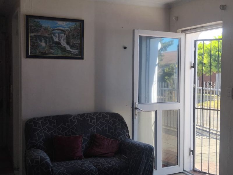 Charming 3-Bedroom Family Home with Granny Flat in Tranquil Neighborhood - Photo 3