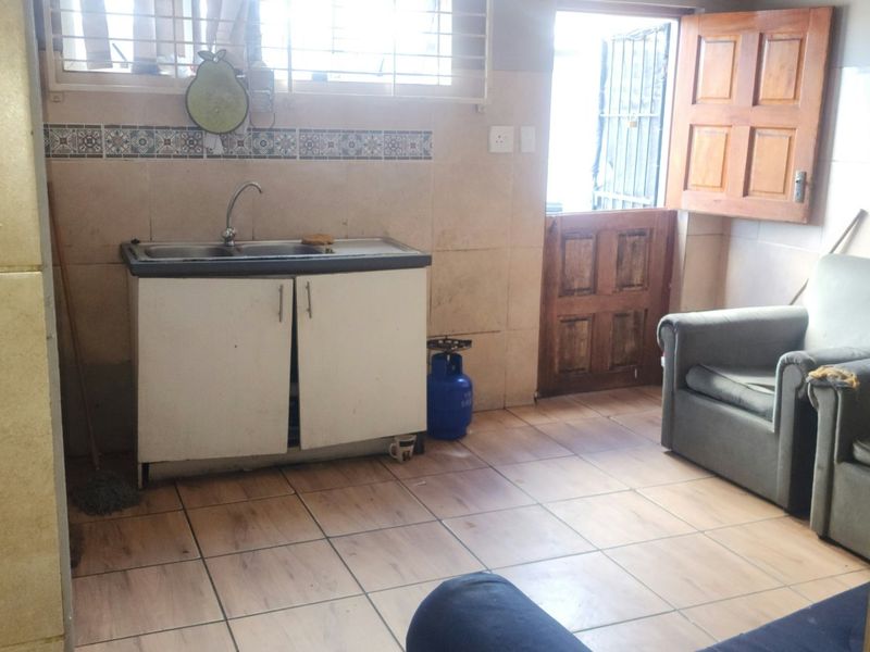 Investor's Dream! This property is perfect for an Investor looking for immediate returns  - Photo 8