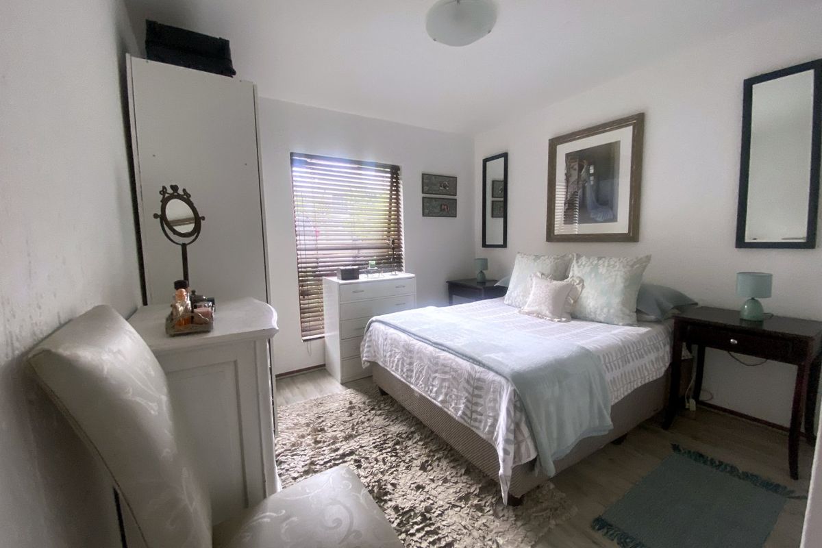 New Market Alberton Modern, Spacious and Sunny 2 bed 1 bath garden unit at a give away prcie. - Photo 5