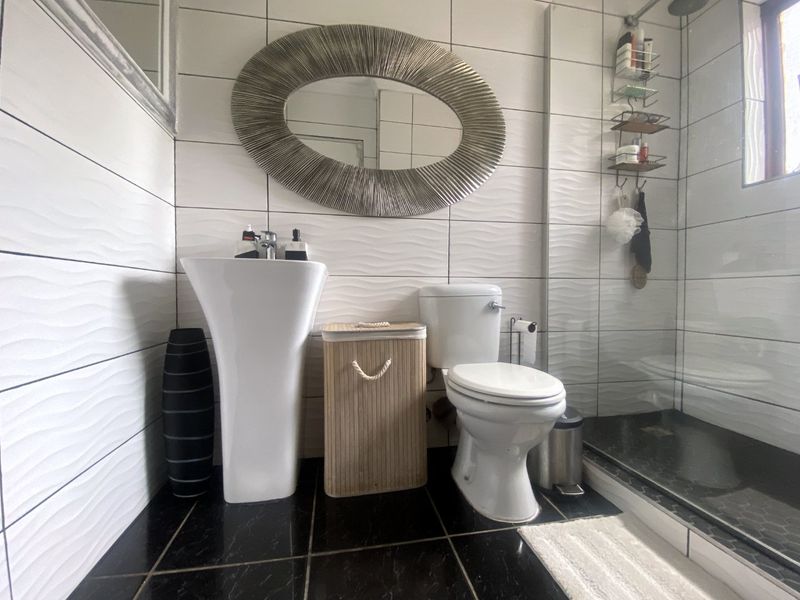 New Market Alberton Modern, Spacious and Sunny 2 bed 1 bath garden unit at a give away prcie. - Photo 10