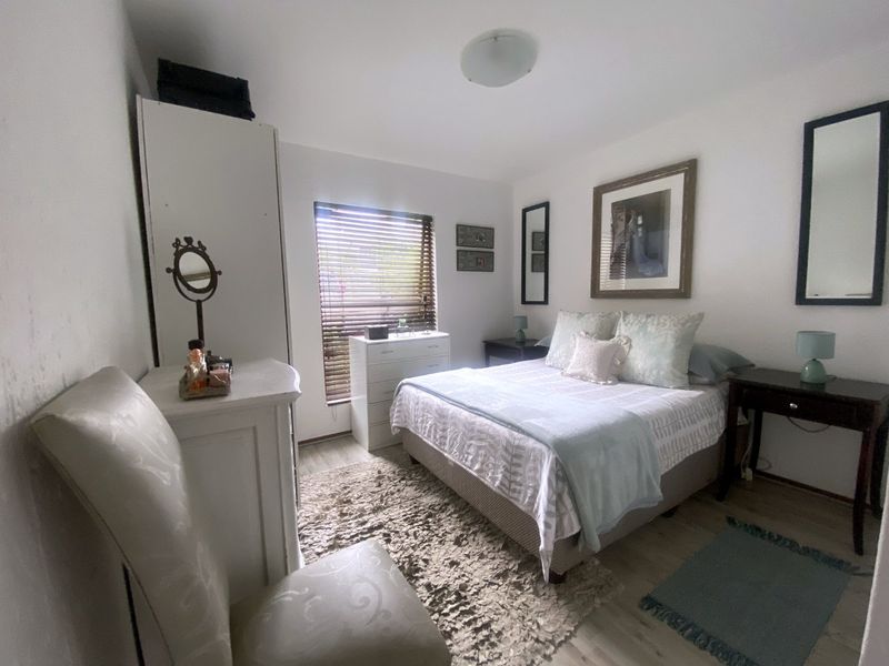 New Market Alberton Modern, Spacious and Sunny 2 bed 1 bath garden unit at a give away prcie. - Photo 7