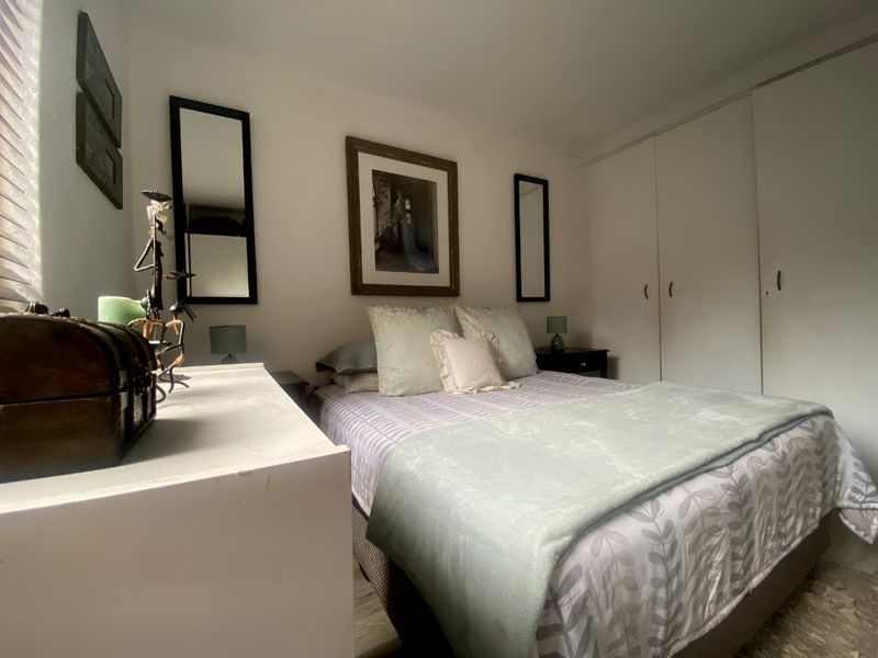 New Market Alberton Modern, Spacious and Sunny 2 bed 1 bath garden unit at a give away prcie. - Photo 6