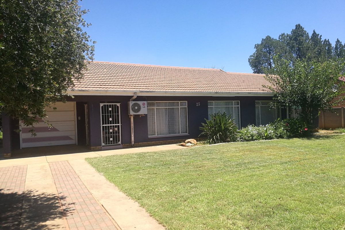 3 Bedroom family home for sale in Meiringspark. - Photo 3