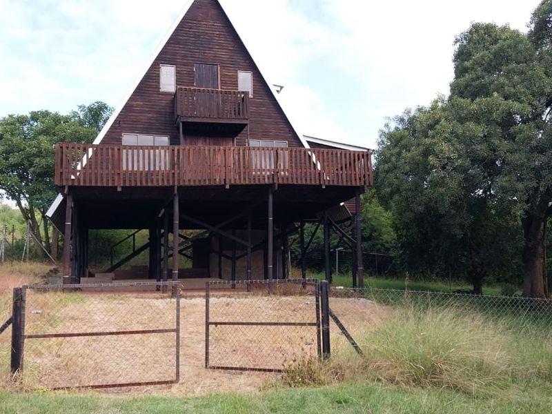 Log Cabin, Farm Living, Vergenoeg rd Beautiful Views and Peaceful  - Photo 1