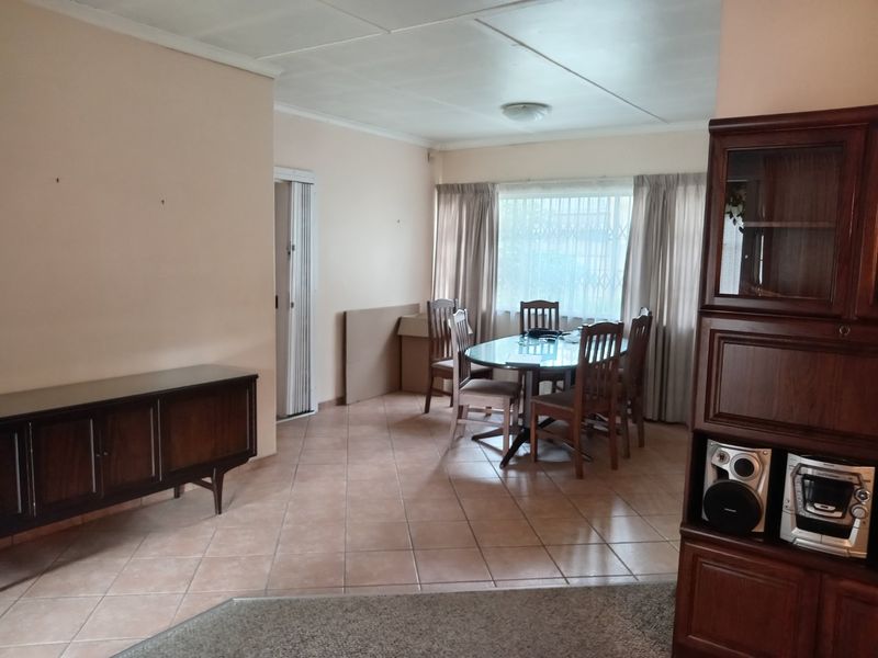 UNDER OFFER  3 Bedroom House in Bonaero Park, Deceased Estate, Priced to sell. - Photo 6