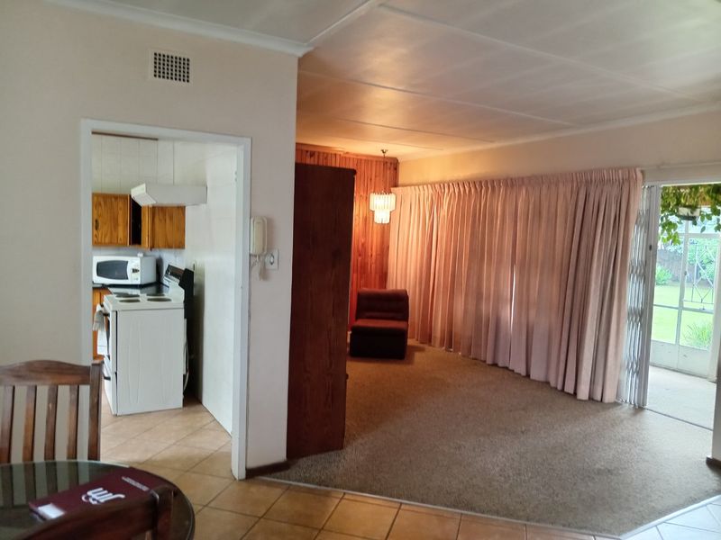 UNDER OFFER  3 Bedroom House in Bonaero Park, Deceased Estate, Priced to sell. - Photo 7