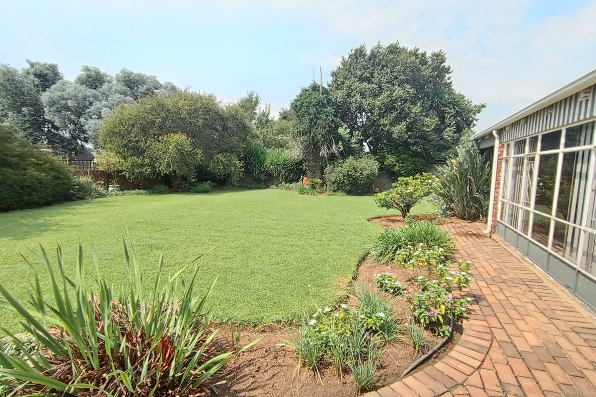 UNDER OFFER  3 Bedroom House in Bonaero Park, Deceased Estate, Priced to sell. - Photo 5