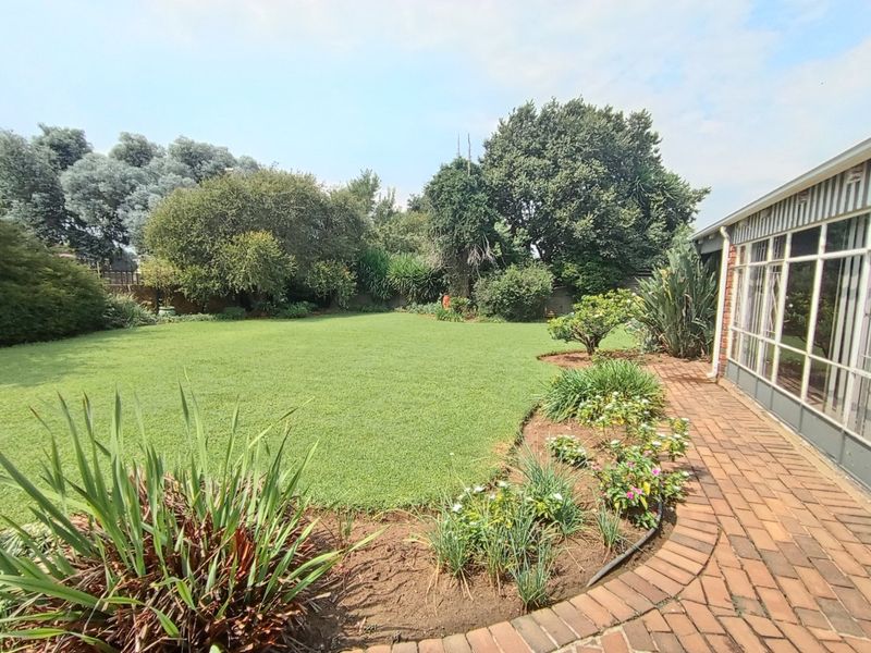 UNDER OFFER  3 Bedroom House in Bonaero Park, Deceased Estate, Priced to sell. - Photo 5