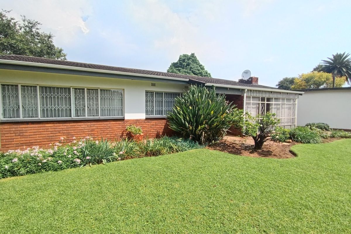 UNDER OFFER  3 Bedroom House in Bonaero Park, Deceased Estate, Priced to sell. - Photo 4