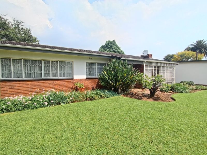 UNDER OFFER  3 Bedroom House in Bonaero Park, Deceased Estate, Priced to sell. - Photo 4