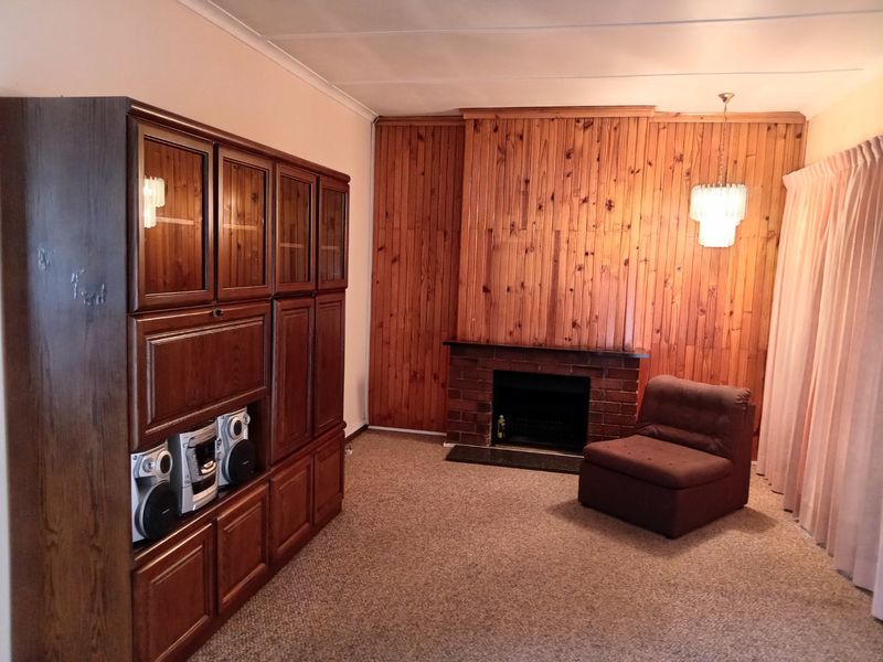 UNDER OFFER  3 Bedroom House in Bonaero Park, Deceased Estate, Priced to sell. - Photo 10