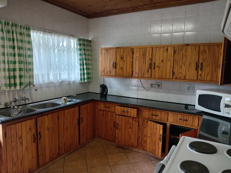 UNDER OFFER  3 Bedroom House in Bonaero Park, Deceased Estate, Priced to sell. - Photo 9