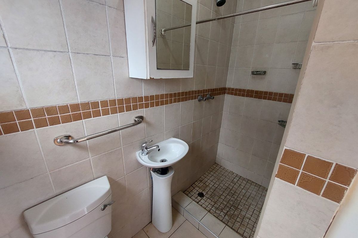 Basement for rent in Silverglen - Photo 2