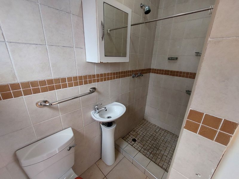 Basement for rent in Silverglen - Photo 2