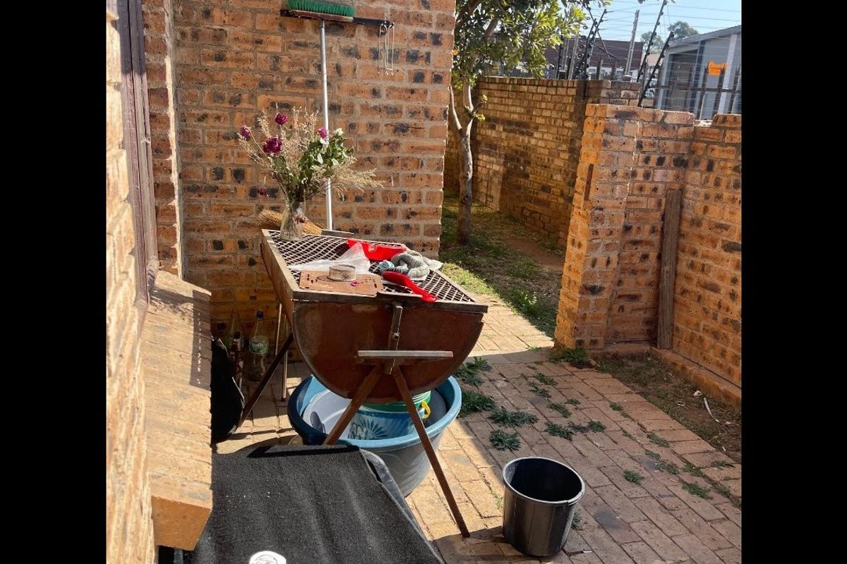 TWO BEDROOMS AND ONE BATHROOM - Photo 4