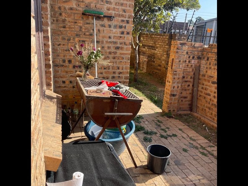 TWO BEDROOMS AND ONE BATHROOM - Photo 4