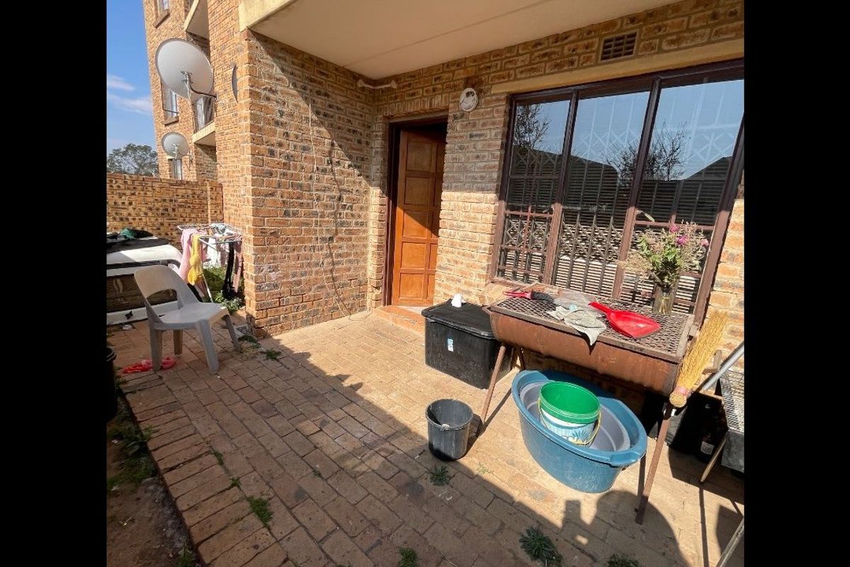 TWO BEDROOMS AND ONE BATHROOM - Photo 5