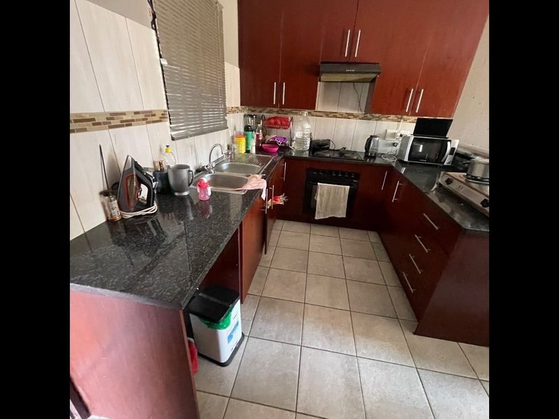 TWO BEDROOMS AND ONE BATHROOM - Photo 3