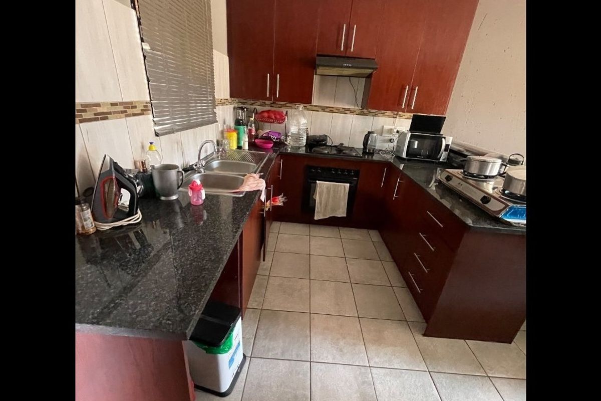 TWO BEDROOMS AND ONE BATHROOM - Photo 2