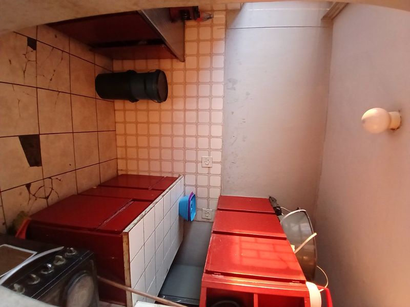 2 BEDROOM FLAT FOR SALE IN PRETORIA WEST  - Photo 2