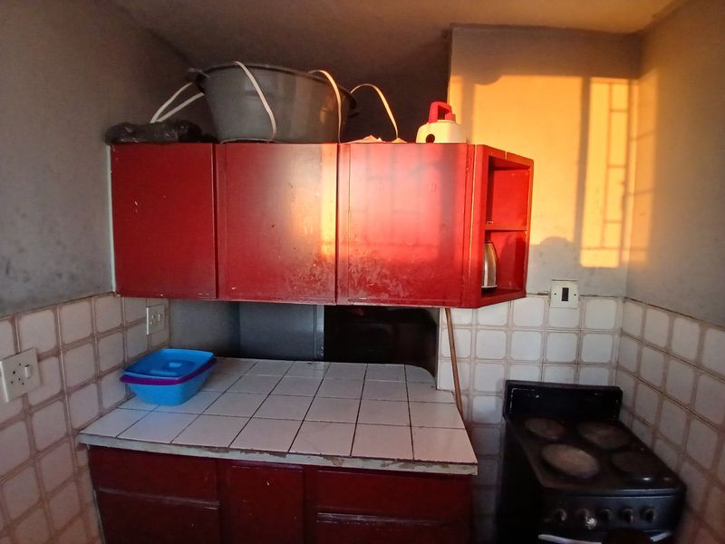 2 BEDROOM FLAT FOR SALE IN PRETORIA WEST  - Photo 4