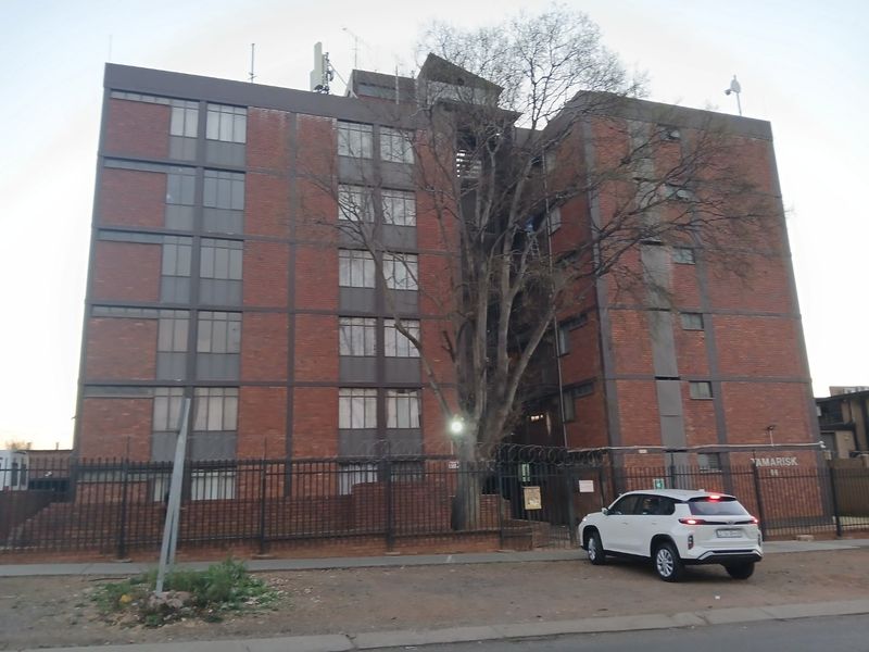 2 BEDROOM FLAT FOR SALE IN PRETORIA WEST  - Photo 1