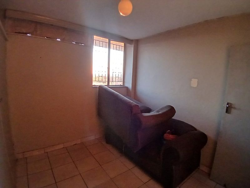 2 BEDROOM FLAT FOR SALE IN PRETORIA WEST  - Photo 10