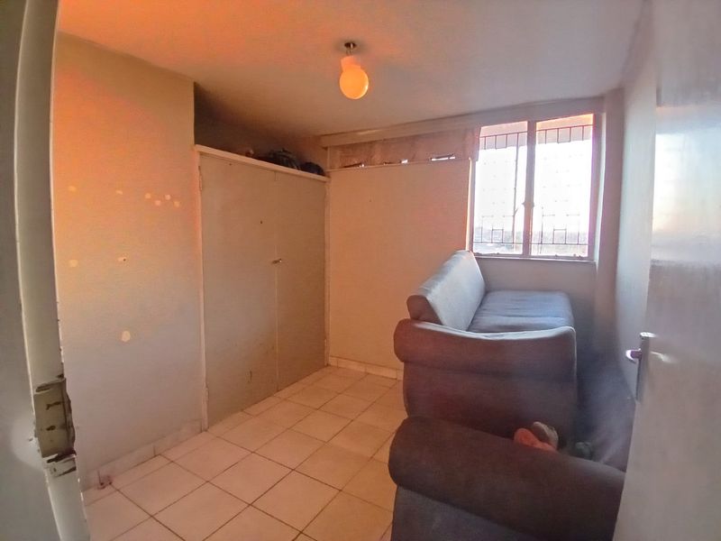 2 BEDROOM FLAT FOR SALE IN PRETORIA WEST  - Photo 9