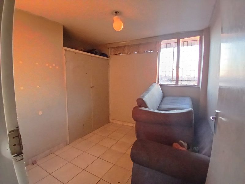 2 BEDROOM FLAT FOR SALE IN PRETORIA WEST  - Photo 8