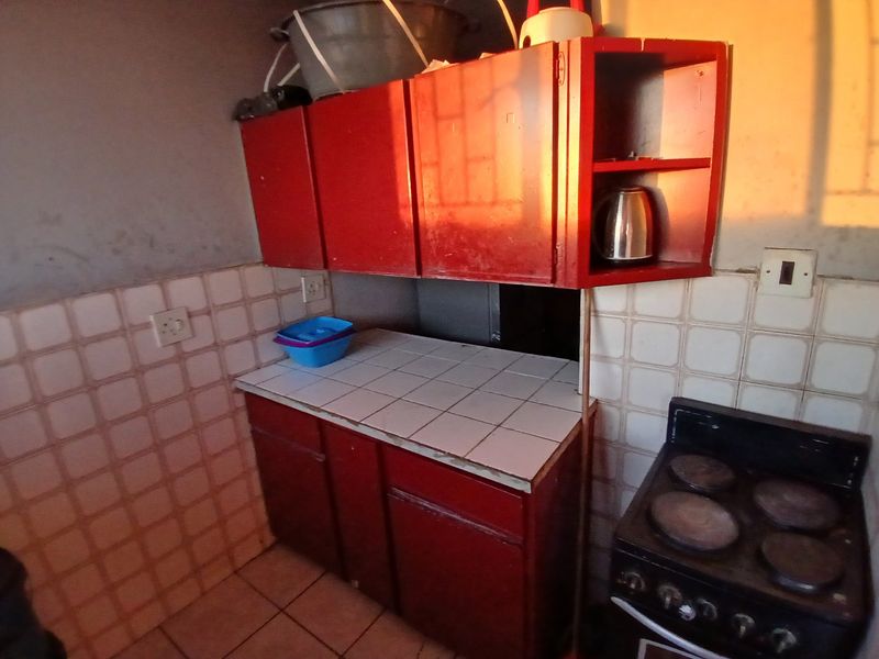 2 BEDROOM FLAT FOR SALE IN PRETORIA WEST  - Photo 3