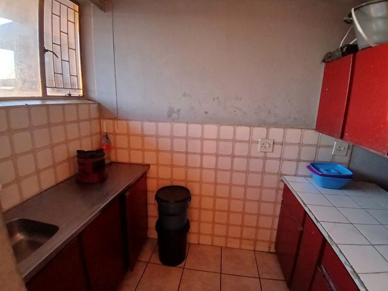 2 BEDROOM FLAT FOR SALE IN PRETORIA WEST  - Photo 7