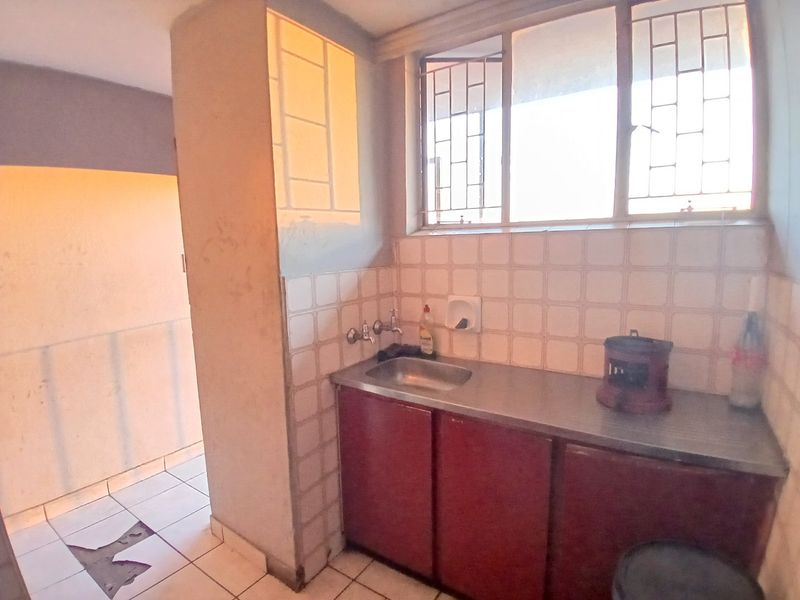 2 BEDROOM FLAT FOR SALE IN PRETORIA WEST  - Photo 6