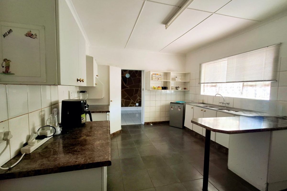 4 Bedroom House for Sale in Haven Hills - Photo 4