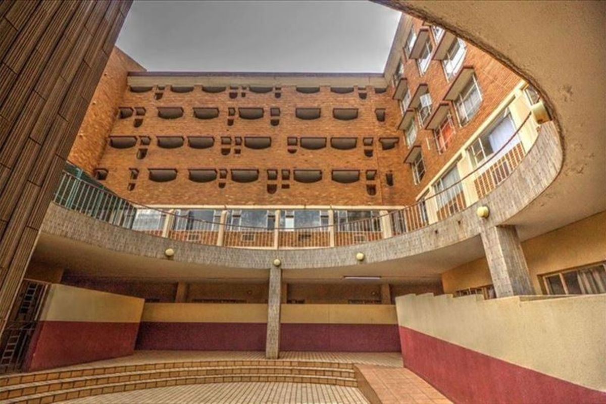 Neat Bachelor’s Flat in a Spacious, Quiet Area - Photo 5