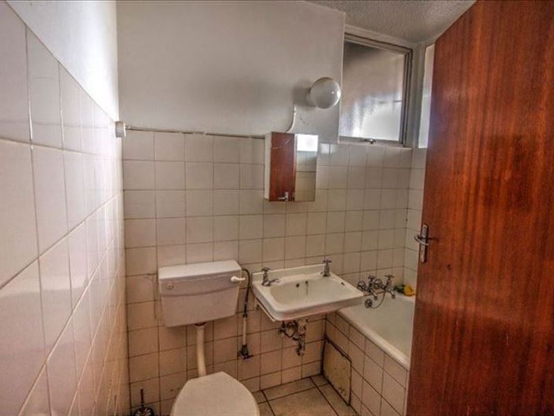 Neat Bachelor’s Flat in a Spacious, Quiet Area - Photo 3