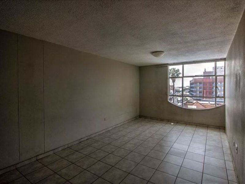 Neat Bachelor’s Flat in a Spacious, Quiet Area - Photo 2