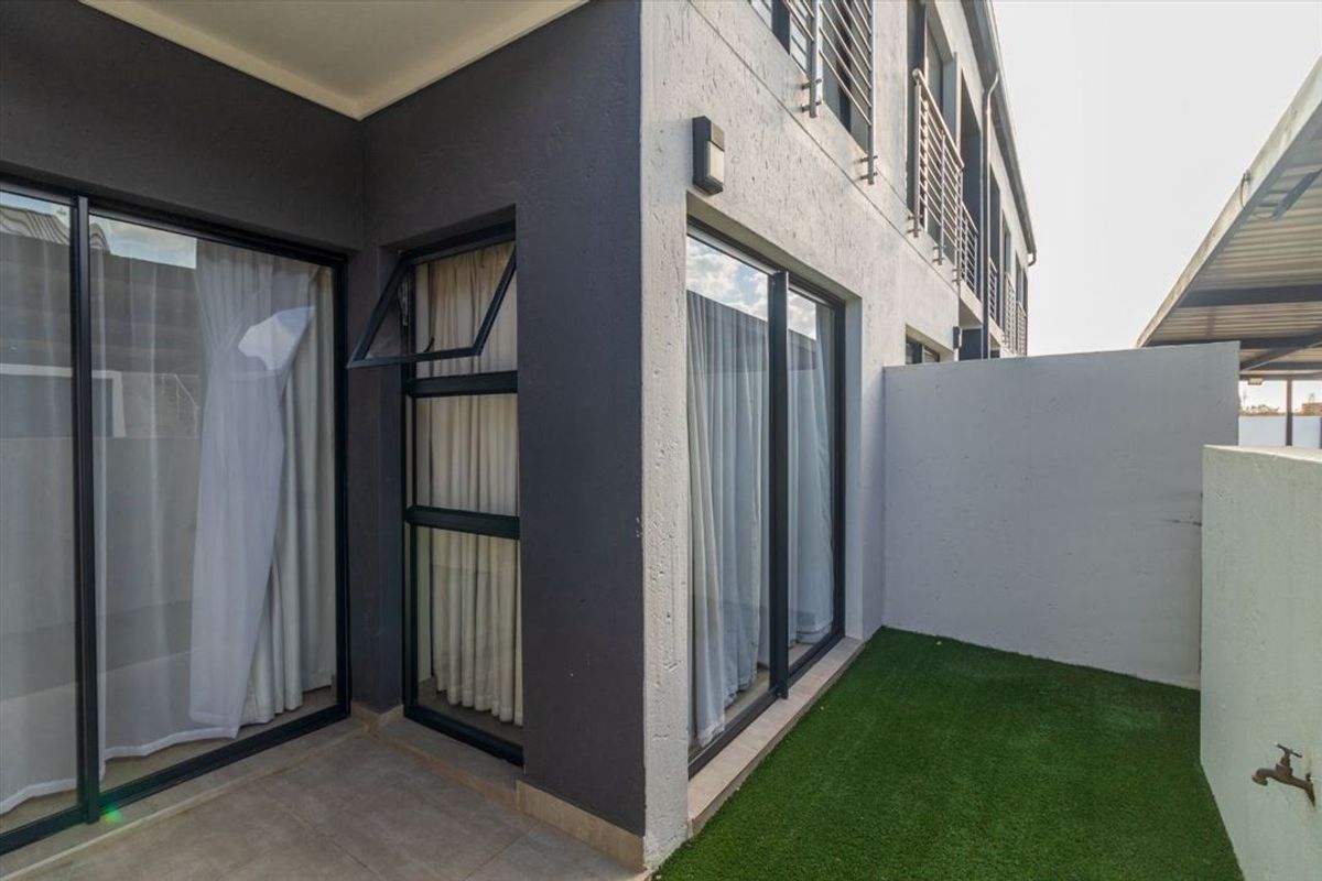 Modern Two-Bedroom Home with Practical Features - Photo 3