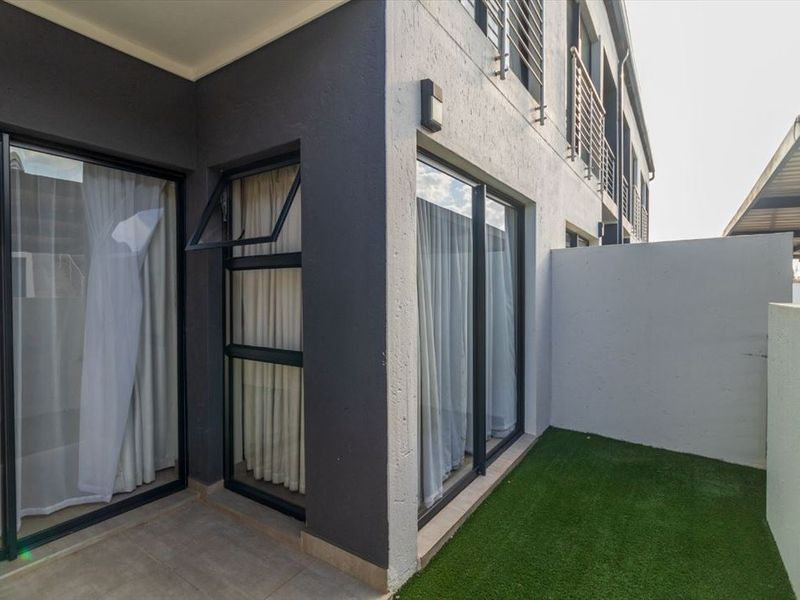 Modern Two-Bedroom Home with Practical Features - Photo 3