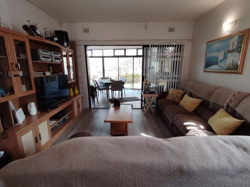 Ground Floor Unit With Direct Beach Access - Photo 10