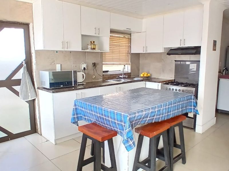 Three spacious bedrooms for sale - Photo 5