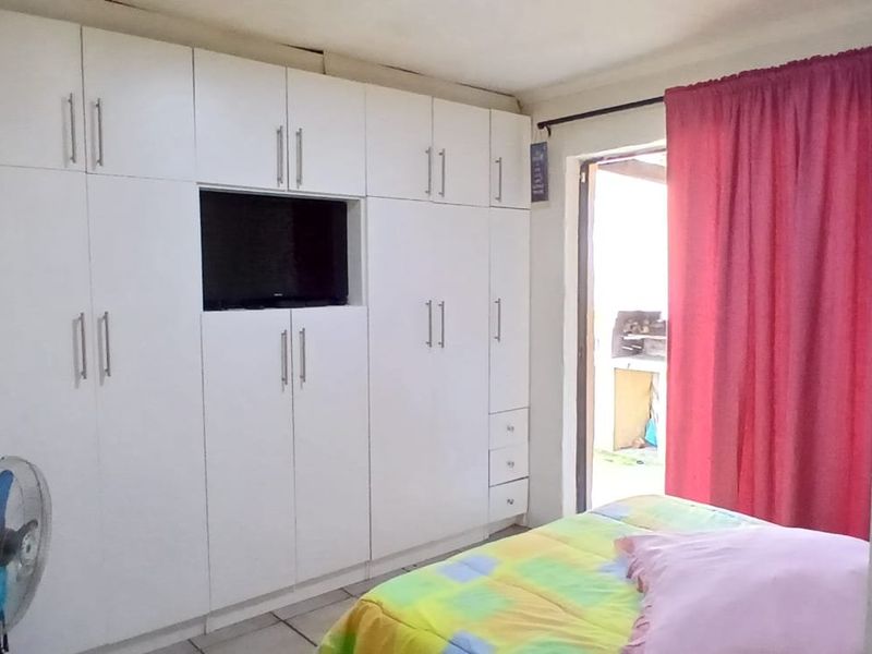 Three spacious bedrooms for sale - Photo 9