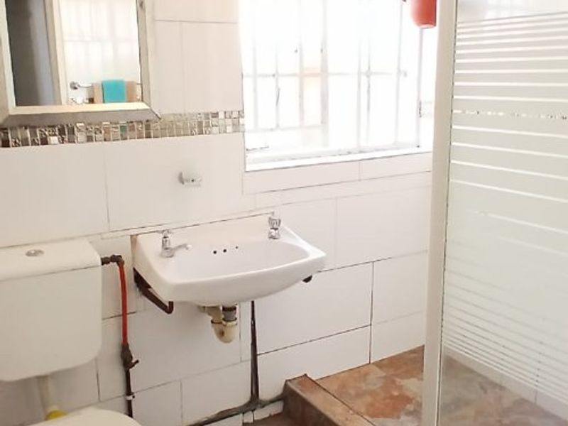 Three spacious bedrooms for sale - Photo 7