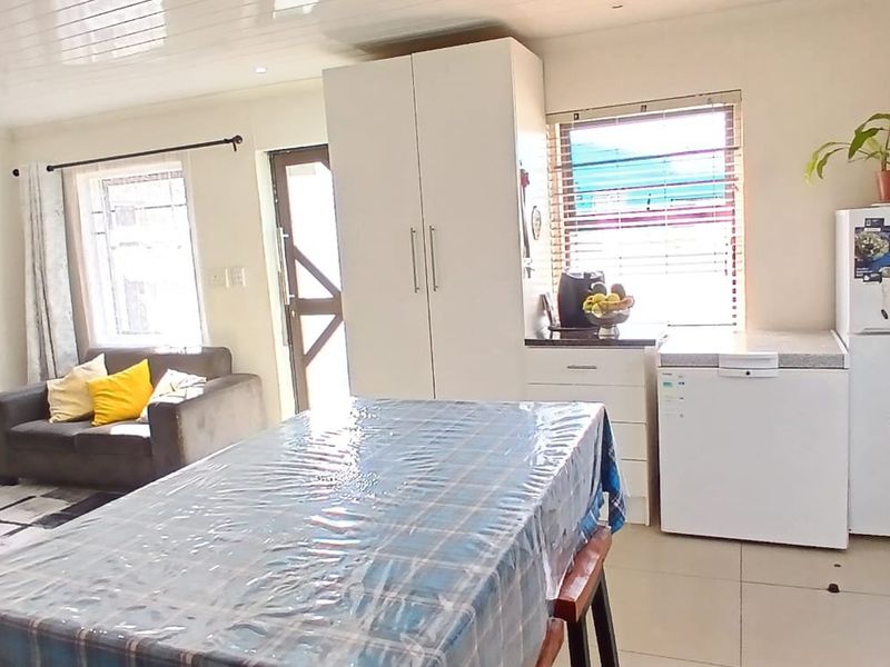 Three spacious bedrooms for sale - Photo 6