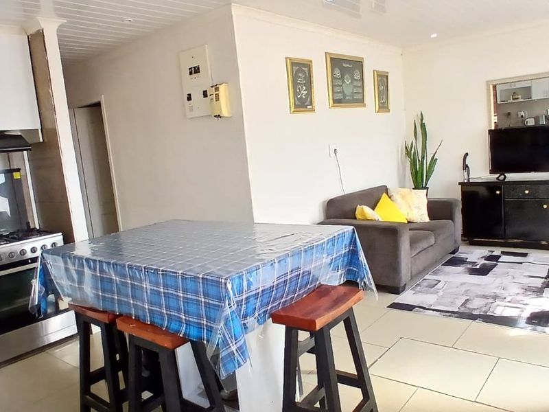 Three spacious bedrooms for sale - Photo 3