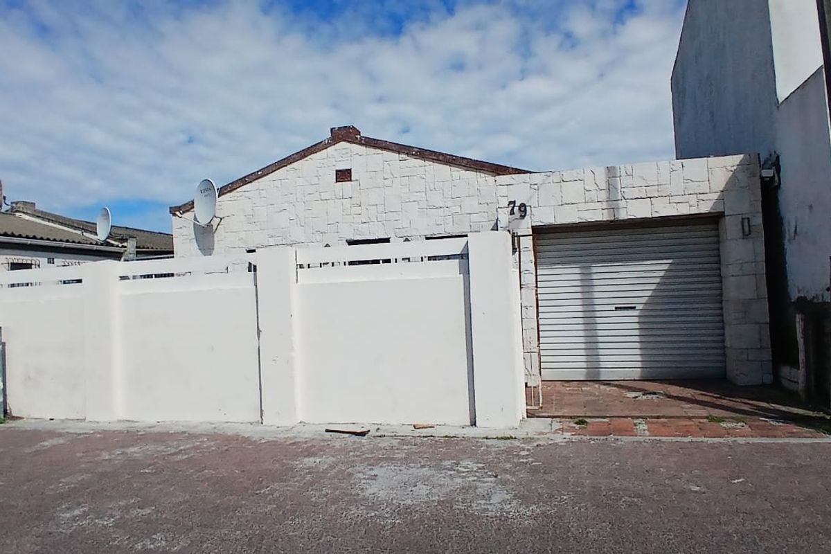 Three spacious bedrooms for sale - Photo 2