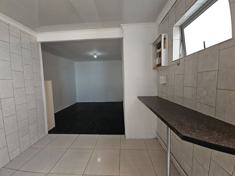 One bedroom separate entrance - Photo 4