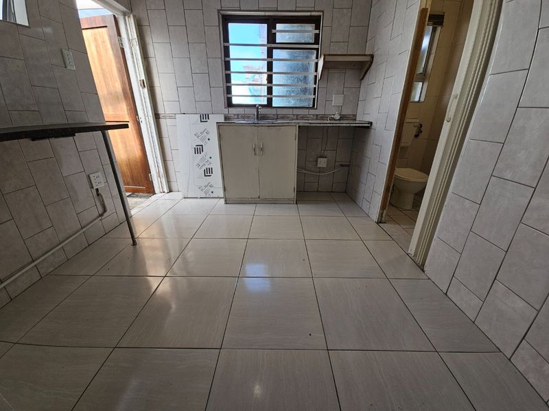 One bedroom separate entrance - Photo 9