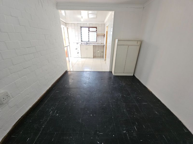 One bedroom separate entrance - Photo 8