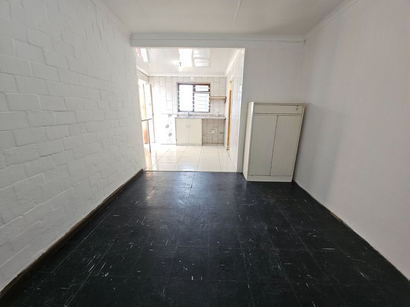 One bedroom separate entrance - Photo 7